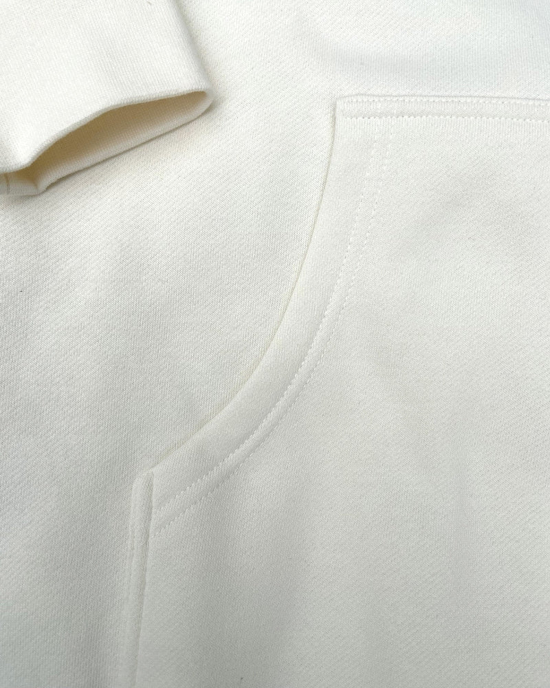 Hoodie de qualité supérieure « Les forces naturelles » — couleur blanc crème — étampe Fenouil — détail de la poche
